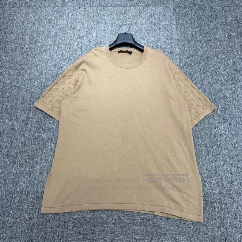 Louis Vuitton Louis Vuitton size 4l Embossed print knit short sleeve Size US M / EU 48-50 / 2 - 1 Thumbnail