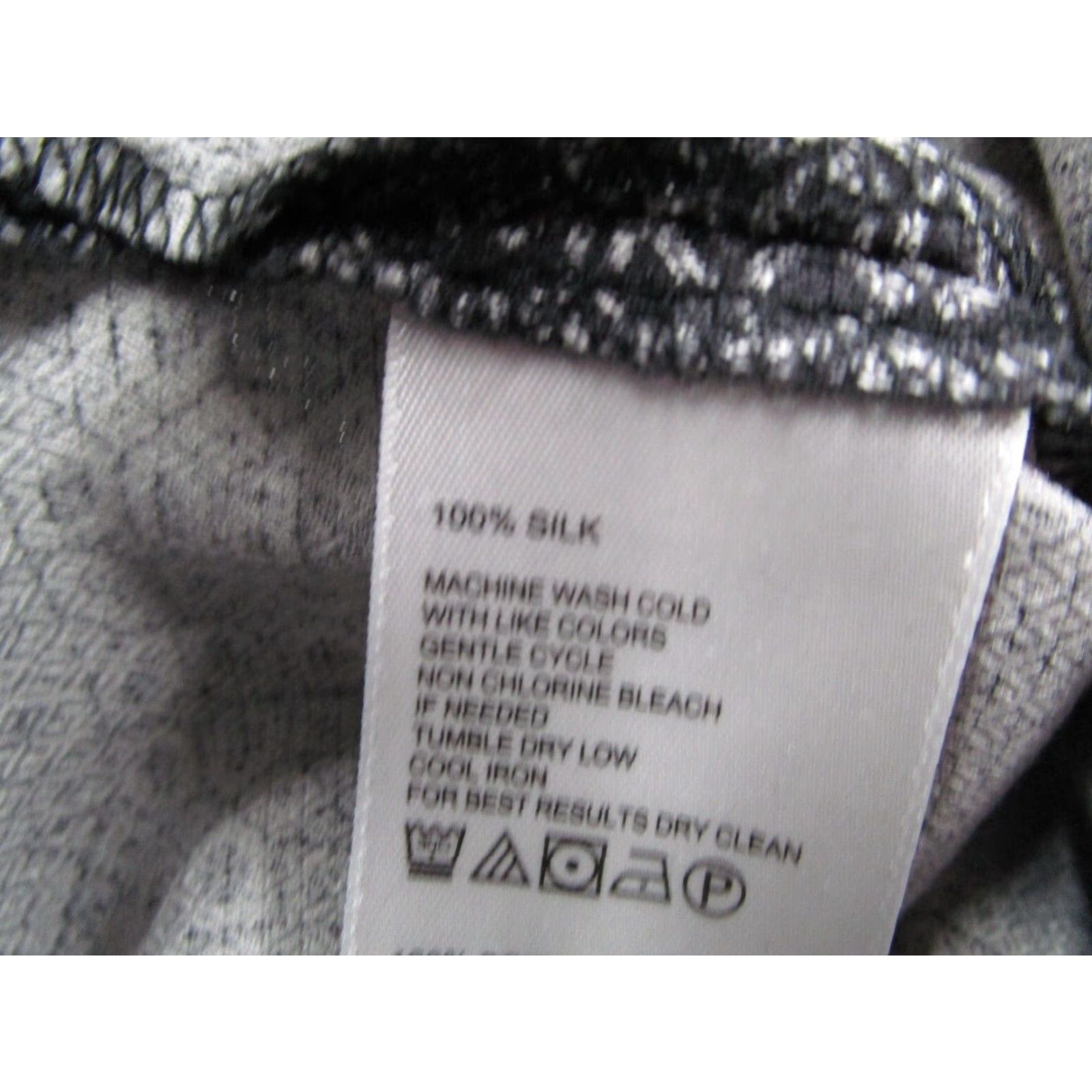 Tommy Bahama Tommy Bahama Shirt Extra Large Gray Button-Up Silk Camp Hawaiian Tiki 70s Mens Size US XL / EU 56 / 4 - 4 Thumbnail