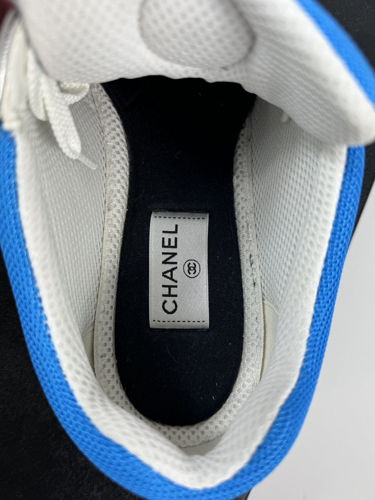 Chanel CHANEL BLUE LOGO SNEAKERS (RARE) Size US 10 / EU 43 - 7 Thumbnail