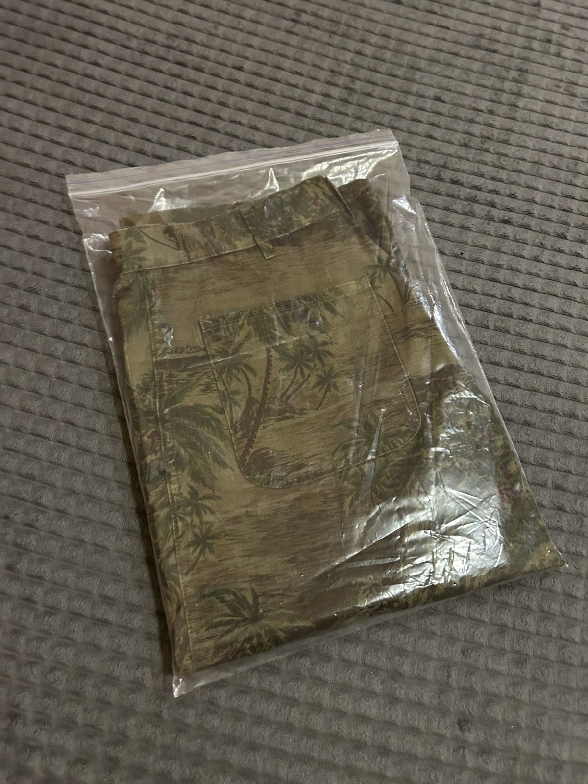 A.P.C. A.P.C palms & beach green shorts Size US 31 - 6 Thumbnail
