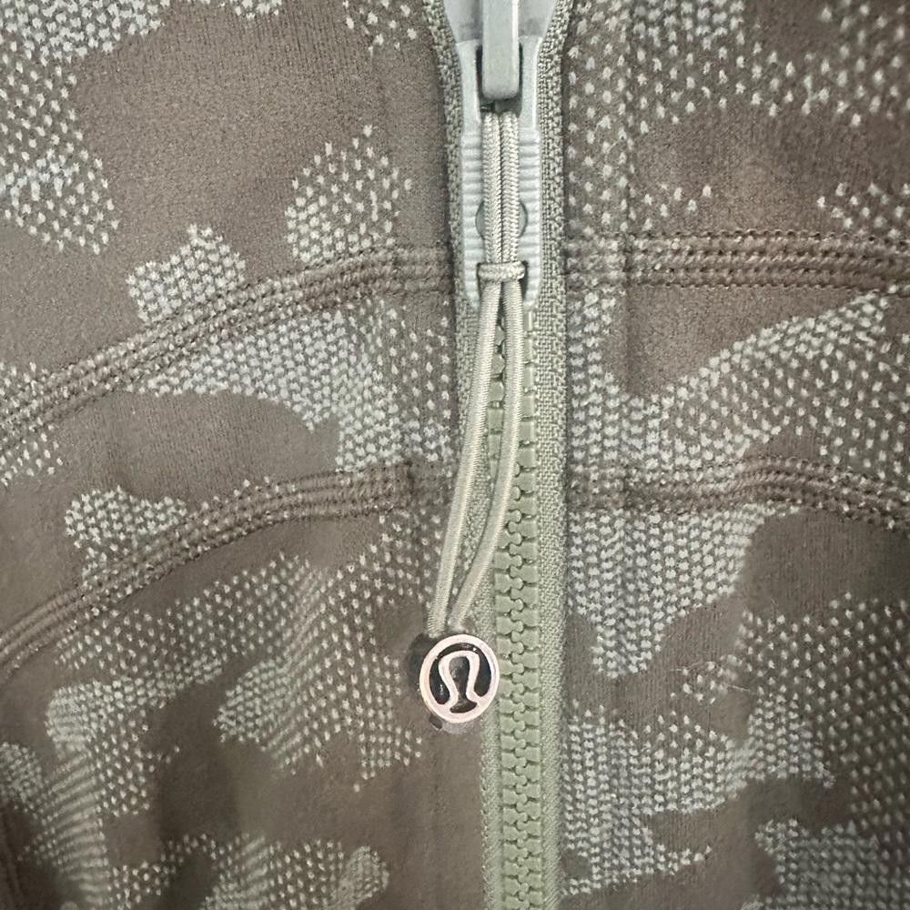 Lululemon Lululemon Define Jacket Heritage Camo Olive Green Twill 6 Size M / US 6-8 / IT 42-44 - 5 Thumbnail