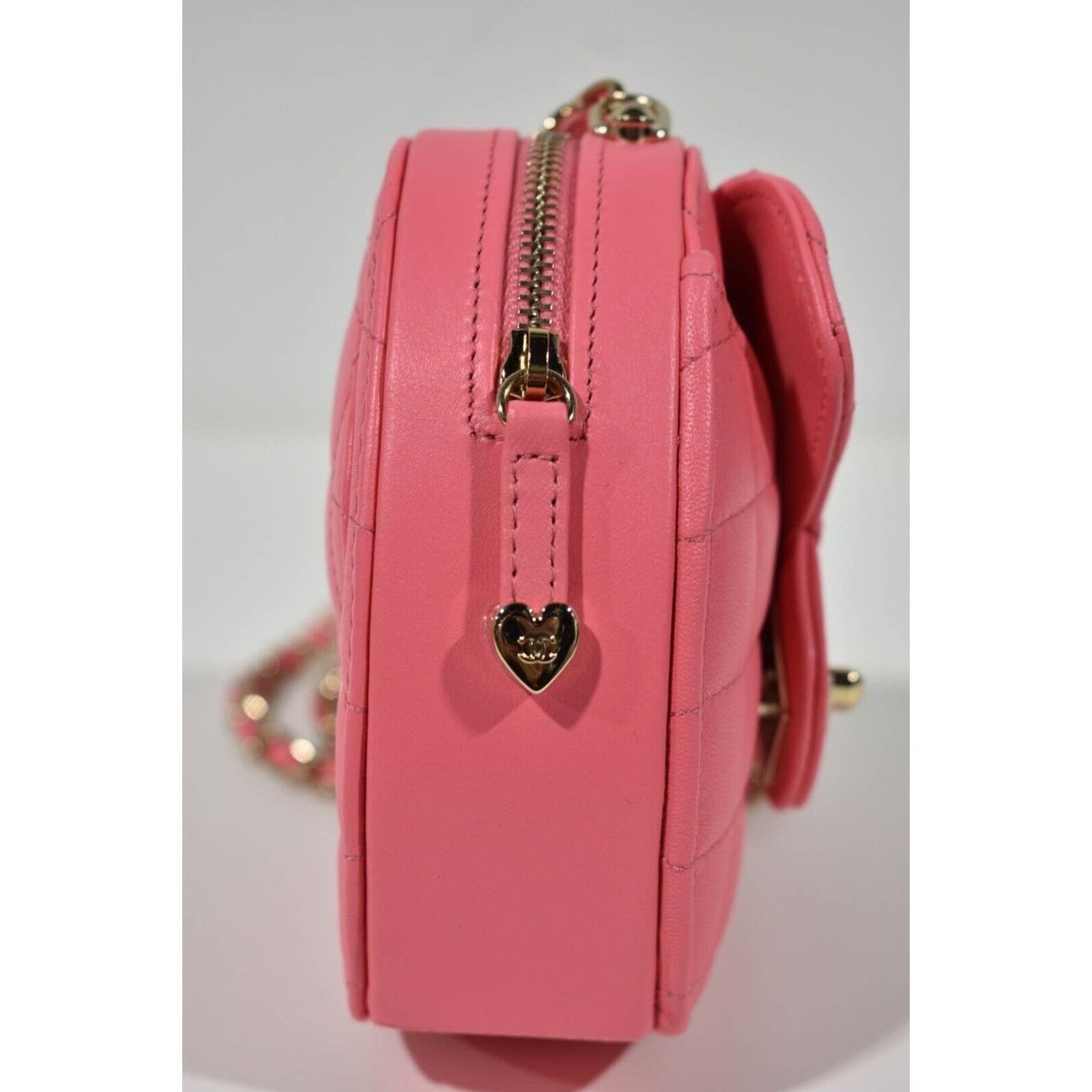 Chanel Chanel Small Runway Heart Flap Chain Shoulder Crossbody Bag Size ONE SIZE - 16 Thumbnail