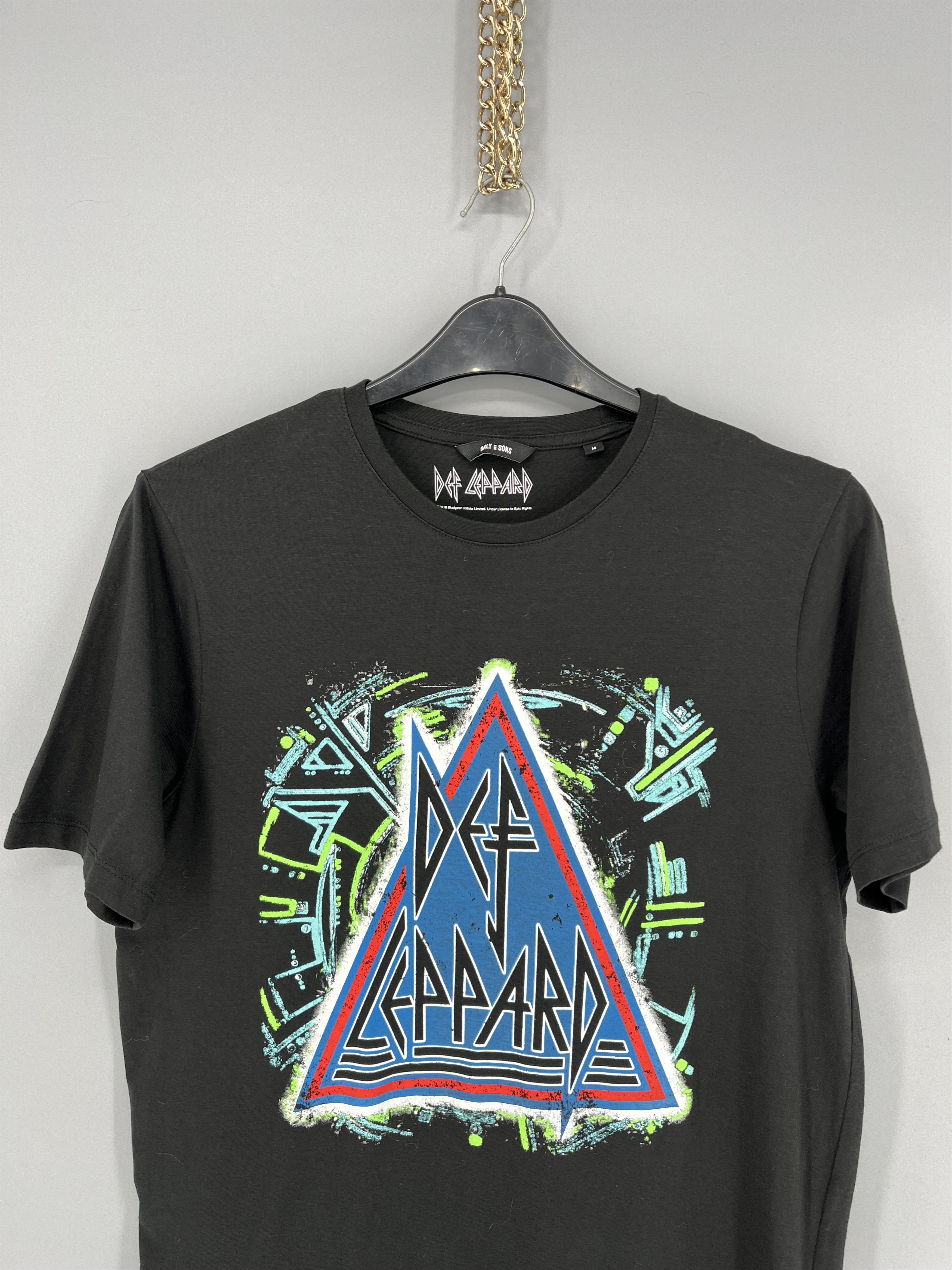 Band Tees Vintage Y2K Def Leppard Band Tee Size M Size US M / EU 48-50 / 2 - 6 Thumbnail