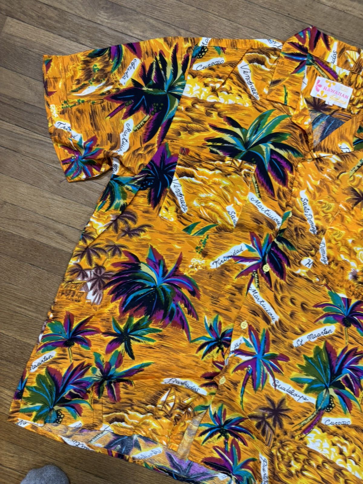 Vintage Vintage Silky Hawaiian Shirt Size US L / EU 52-54 / 3 - 4 Thumbnail