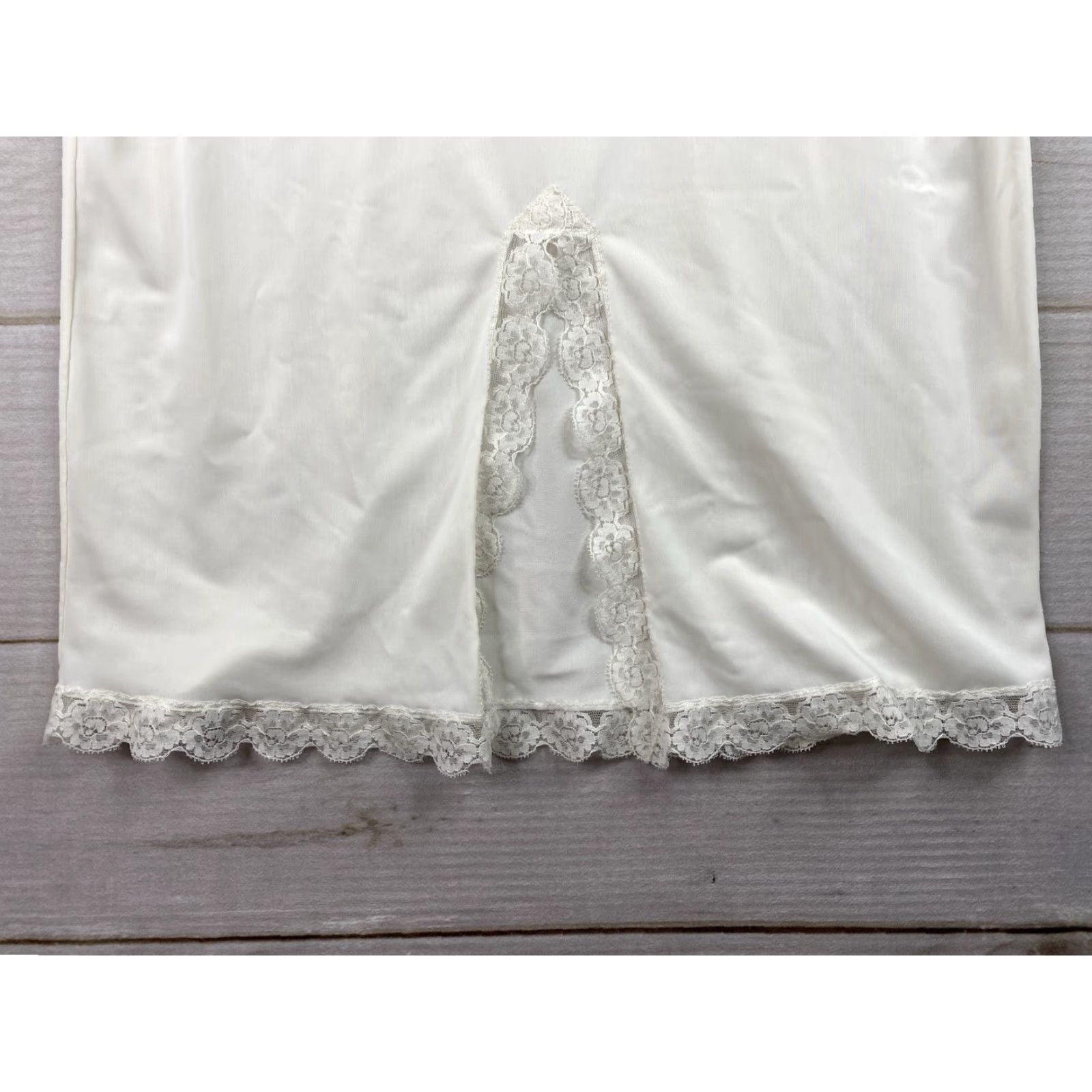 Vintage VINTAGE Lorraine Slip Shirt Ivory S Feminine Cottage Embroidered Lace Trim Long Size ONE SIZE - 2 Thumbnail