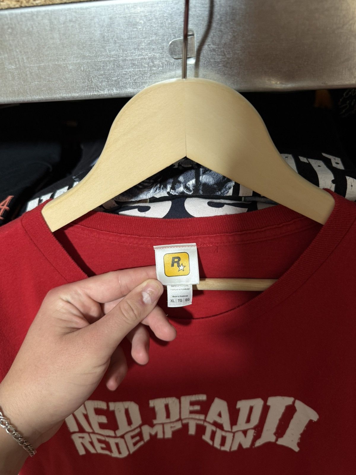 The Game Vintage Red Dead Eedemption 2 Exclusive Videogame T-Shirt Size US XXL / EU 58 / 5 - 4 Thumbnail