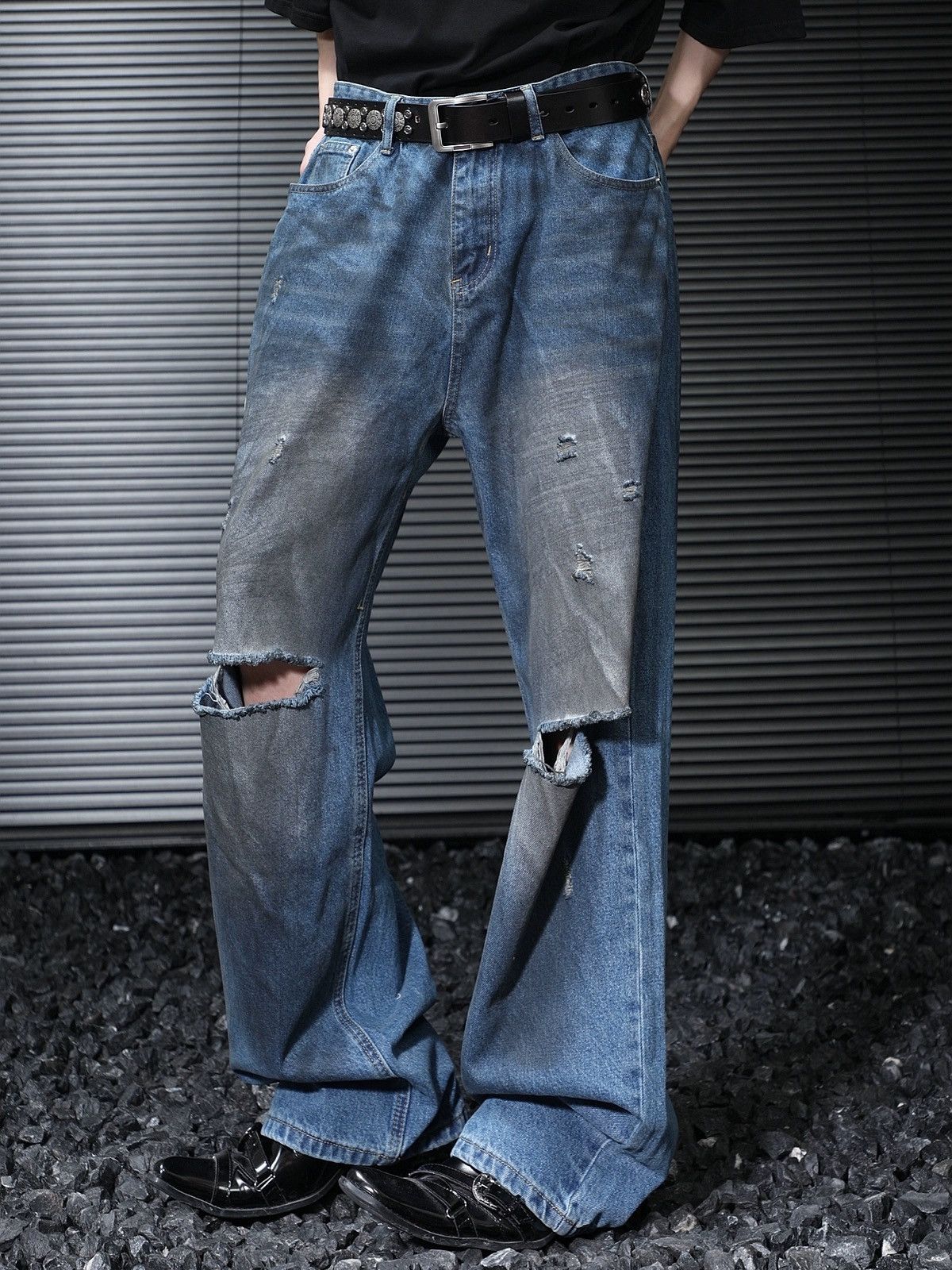 image of Vintage Fashion Grunge Distressed Faded Dirty Ripped Jeans Pants in Blue, Men's (Size 33)