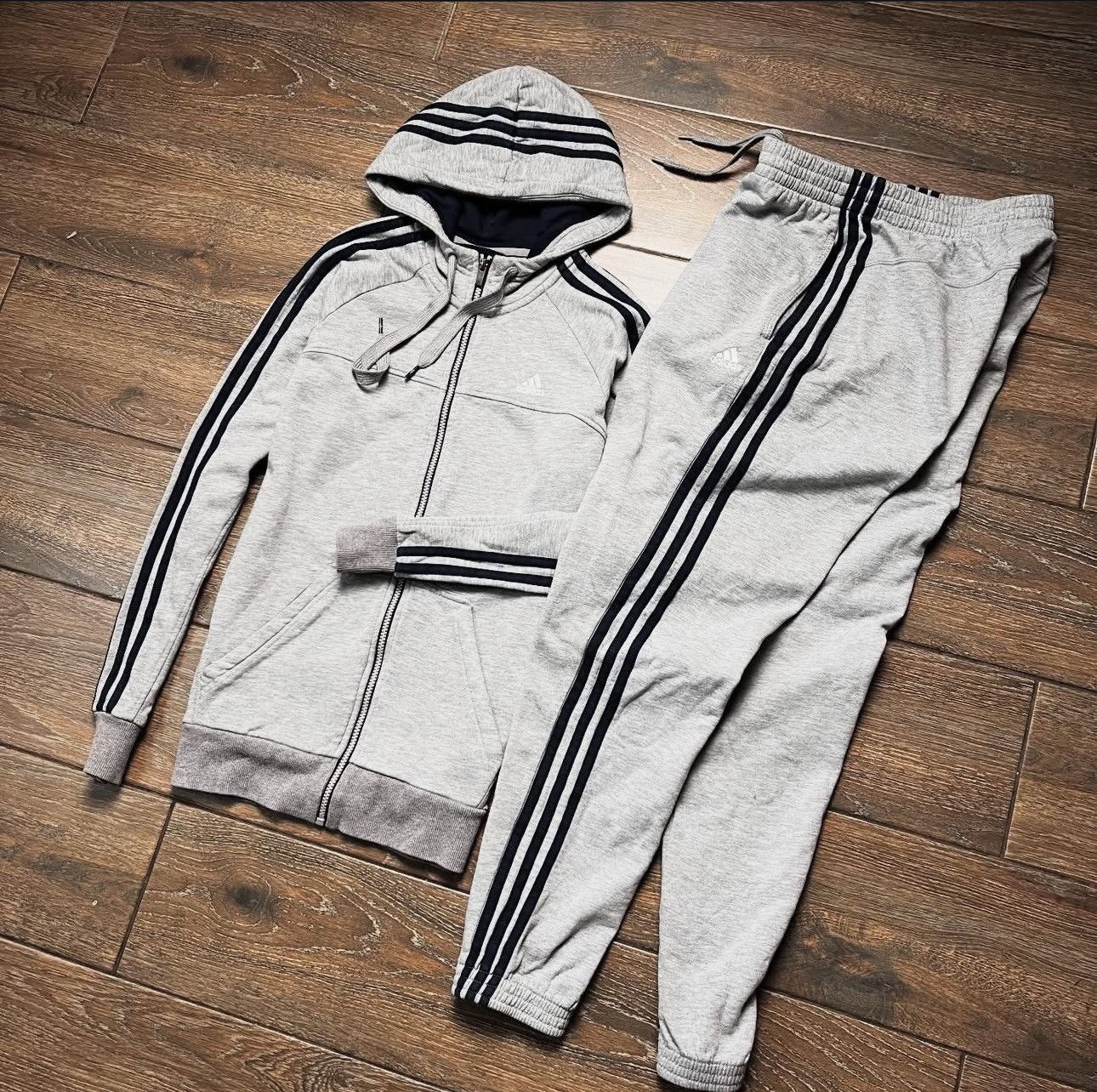 Adidas Vintage adidas performance essentials tracksuit old school Size US S / EU 44-46 / 1 - 2 Thumbnail