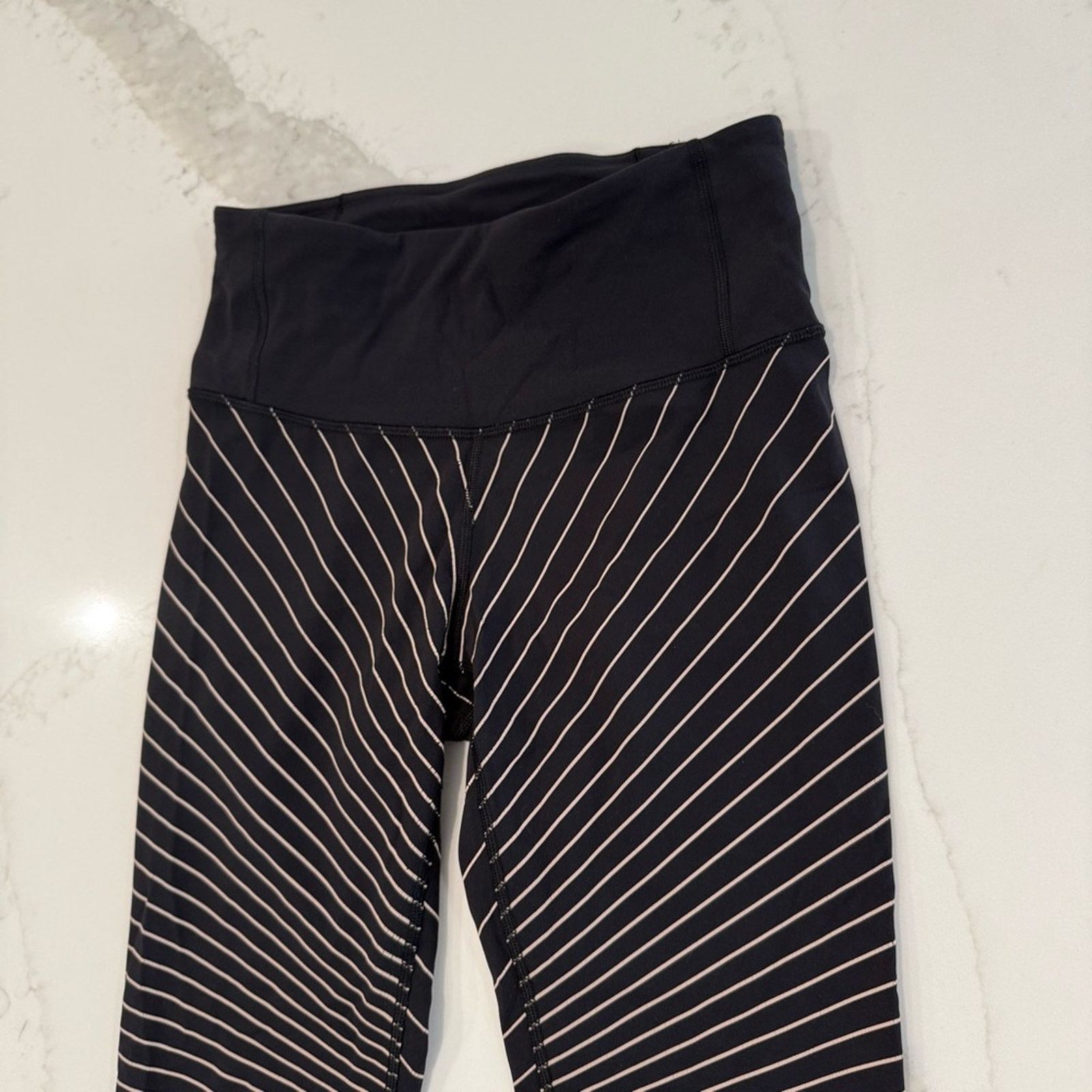 Lululemon Lululemon Athletica Speed Wunder Reflective Tight Women’s 4 Size 27" / US 4 / IT 40 - 3 Thumbnail