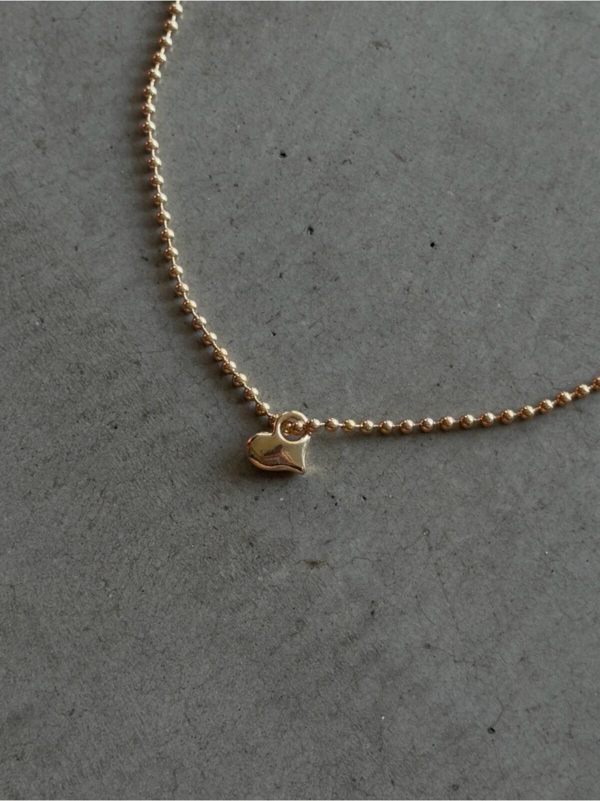 Urban Outfitters Gold Heart Charm Beaded Necklace / Minimalist / Coquette Size ONE SIZE - 2 Thumbnail