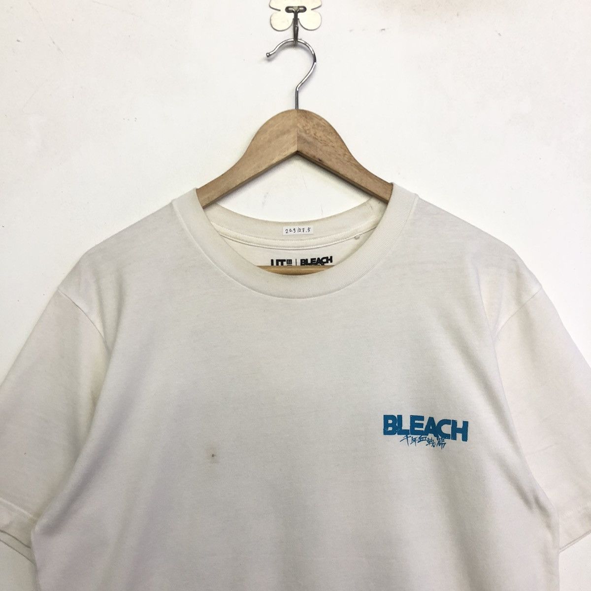 Uniqlo Bleach X Uniqlo Sternritter Lineup Grafiti Backhitt Tshirt Size US L / EU 52-54 / 3 - 4 Thumbnail