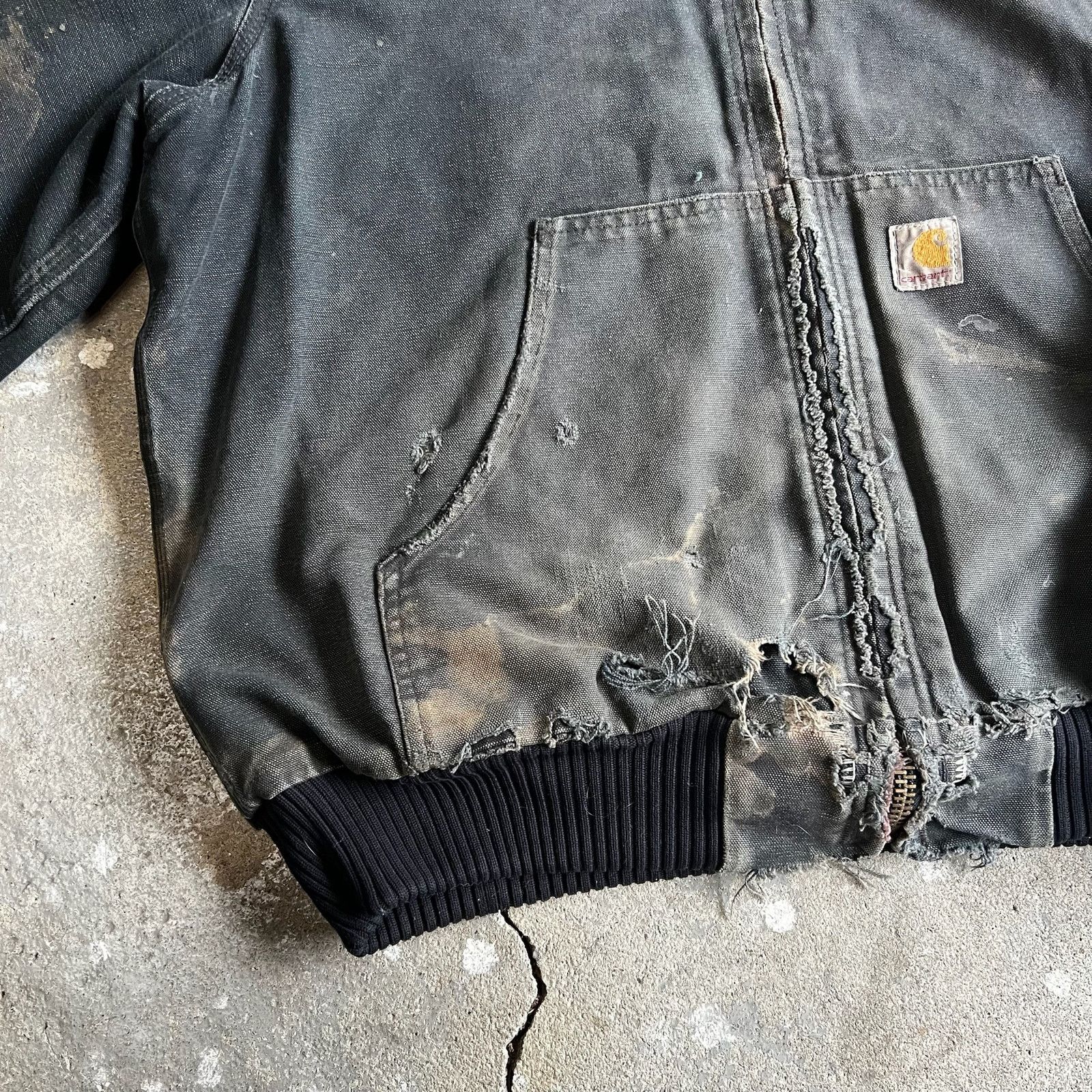 Carhartt × Vintage Carhartt J130 BLK black faded hooded work wear jacket Size US M / EU 48-50 / 2 - 14 Thumbnail