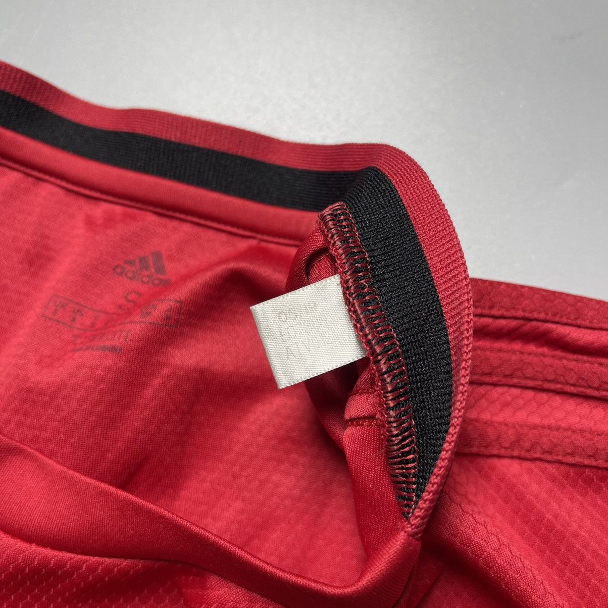Adidas MAN UNITED ADIDAS 2019/2020 SOCCER HOME JERSEY #18 FERNANDES Size US S / EU 44-46 / 1 - 7 Thumbnail