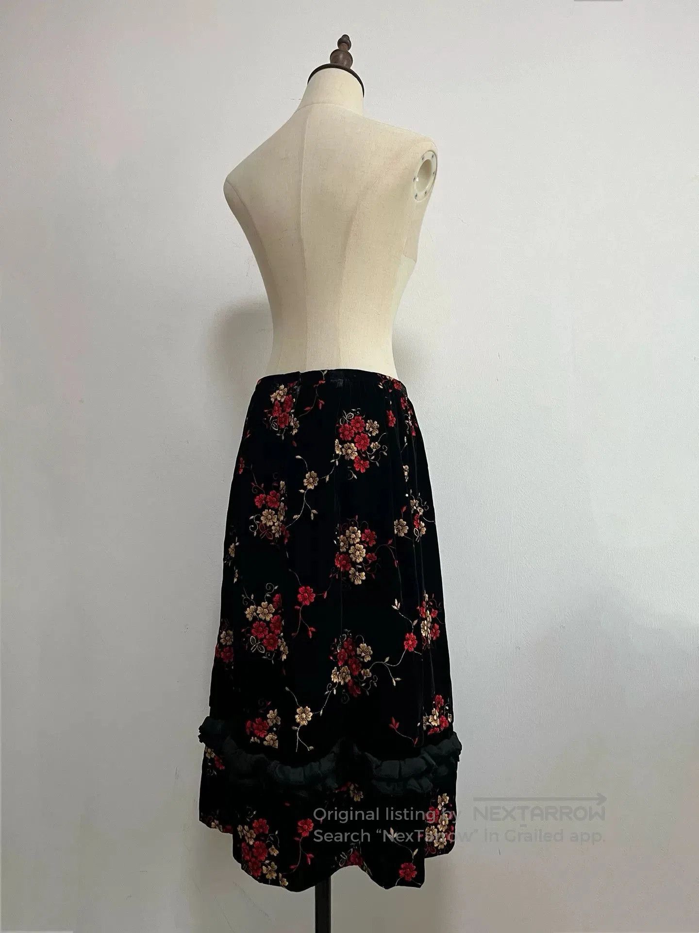 Rei Kawakubo Comme des Garçons Velvet Flower Embroidery Skirt. Size 37" - 2 Thumbnail