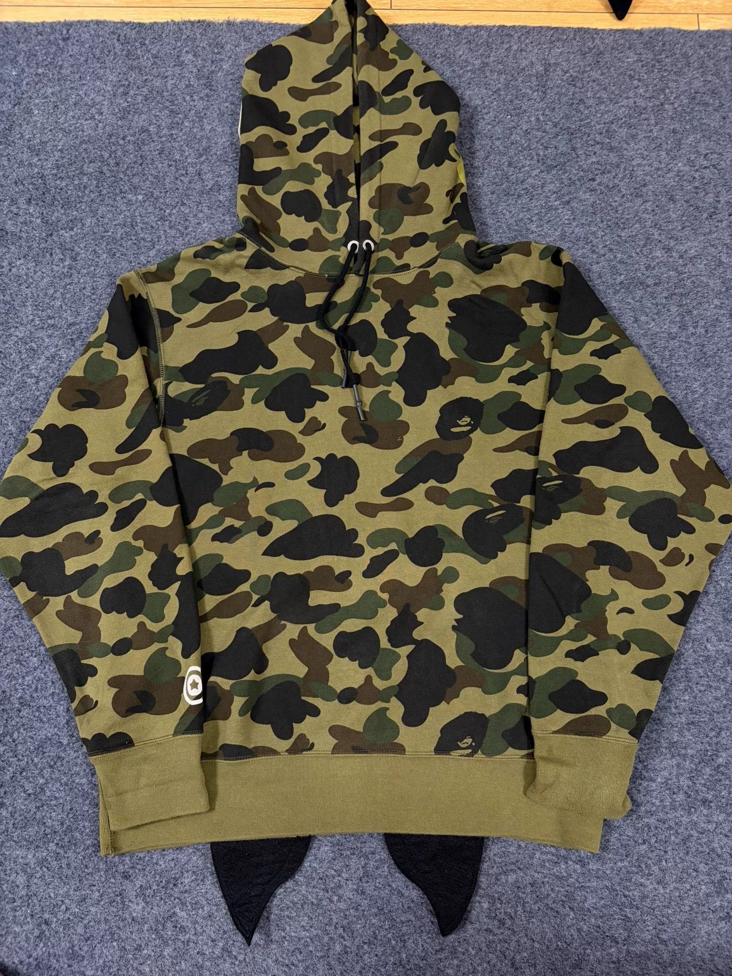 Bape Bape Multi Shark Sweatshirt Pullover Size US M / EU 48-50 / 2 - 1 Thumbnail