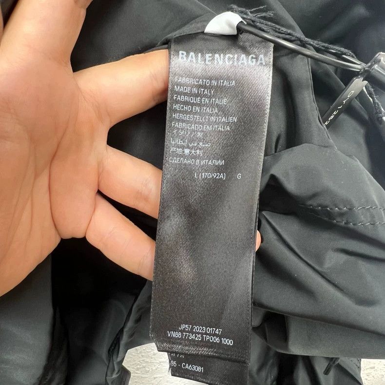 Balenciaga Balenciaga SS24 letter logo print round neck button long s Size US L / EU 52-54 / 3 - 5 Thumbnail