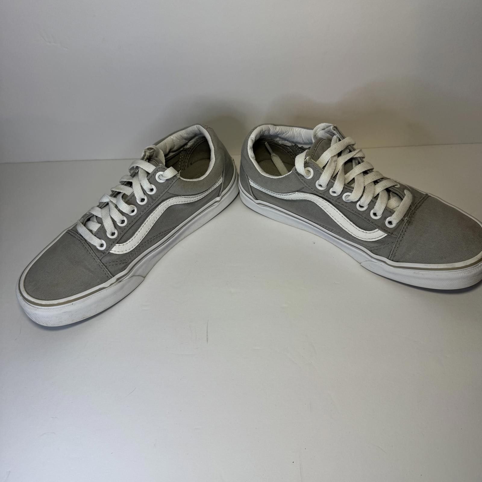 Vans Vans Old Skool Skate Shoe Men's 6.5 Women's Gray & White Size US 6.5 / EU 39-40 - 4 Thumbnail