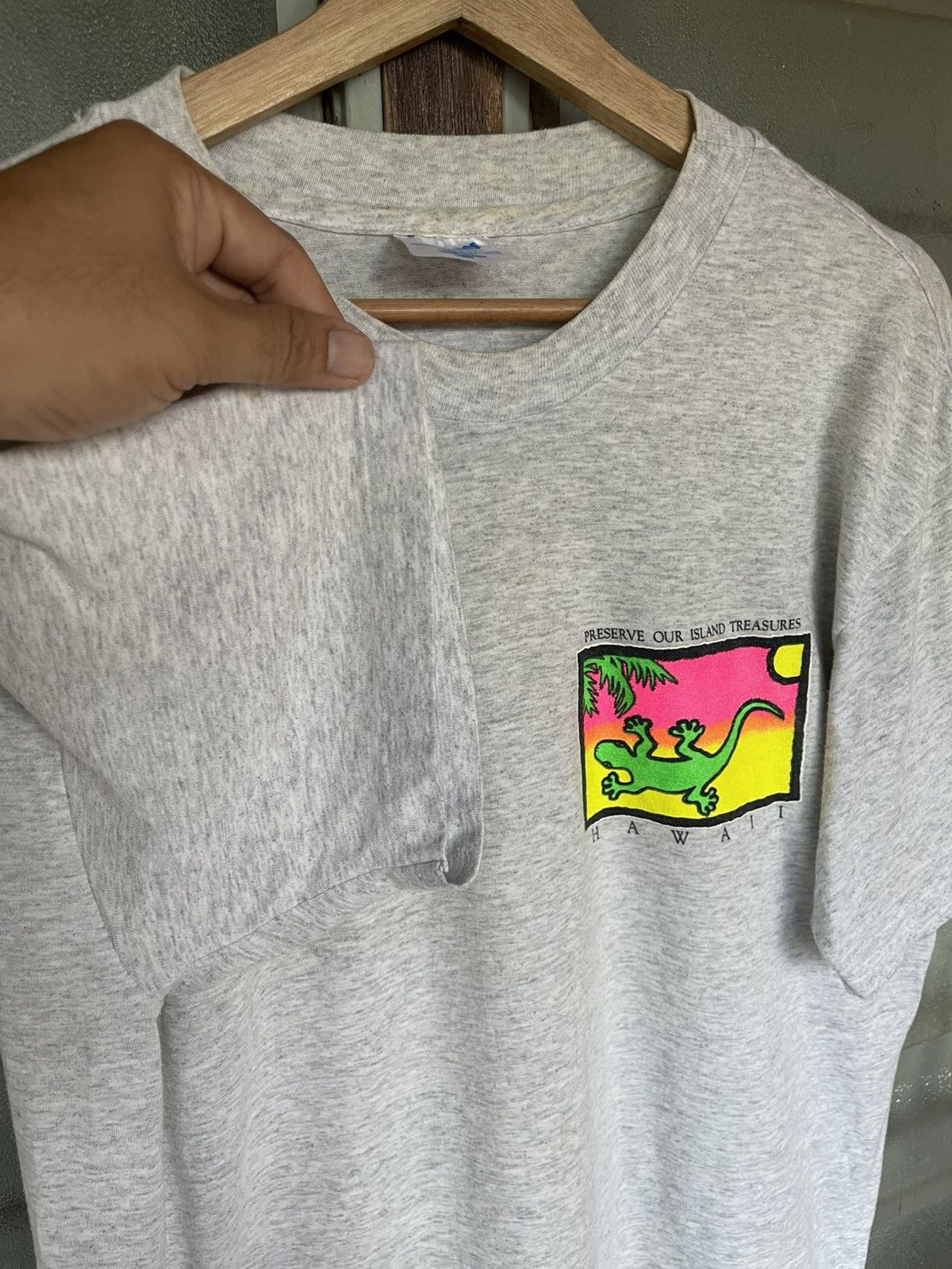 Vintage Vintage 80's Hanes Beefy-T Gecko Hawaii Shirt Tee Size US L / EU 52-54 / 3 - 4 Thumbnail