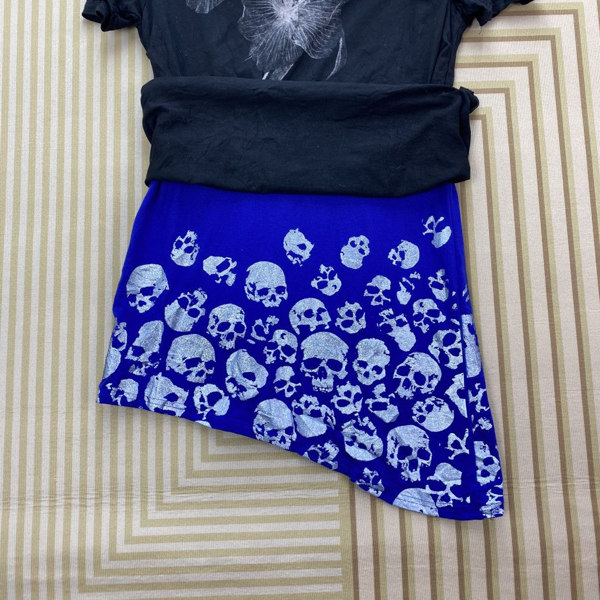 CIVARIZE 🫶Civarize Drape Layered Skull Tshirt Size M / US 6-8 / IT 42-44 - 5 Thumbnail