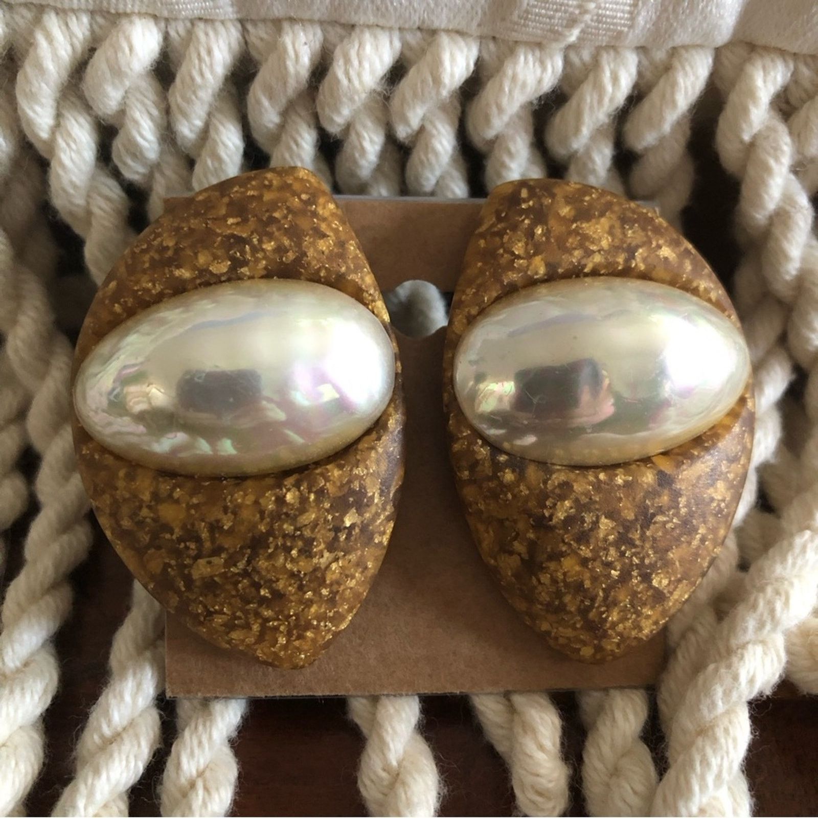 Vintage Vintage unique faux pearls speckled clip on earrings Size ONE SIZE - 1 Thumbnail