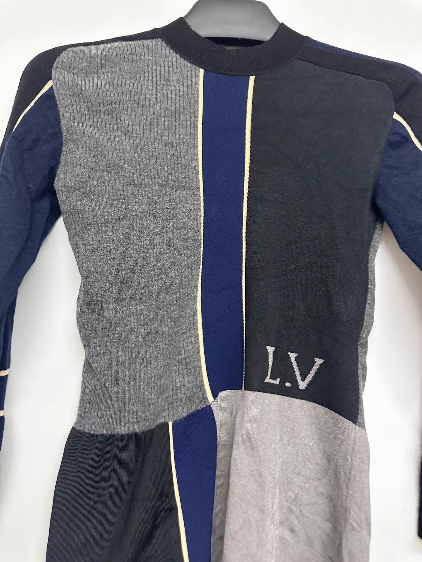 Louis Vuitton Louis Vuitton XS Top 38S 82B 58L Size XS / US 0-2 / IT 36-38 - 7 Thumbnail