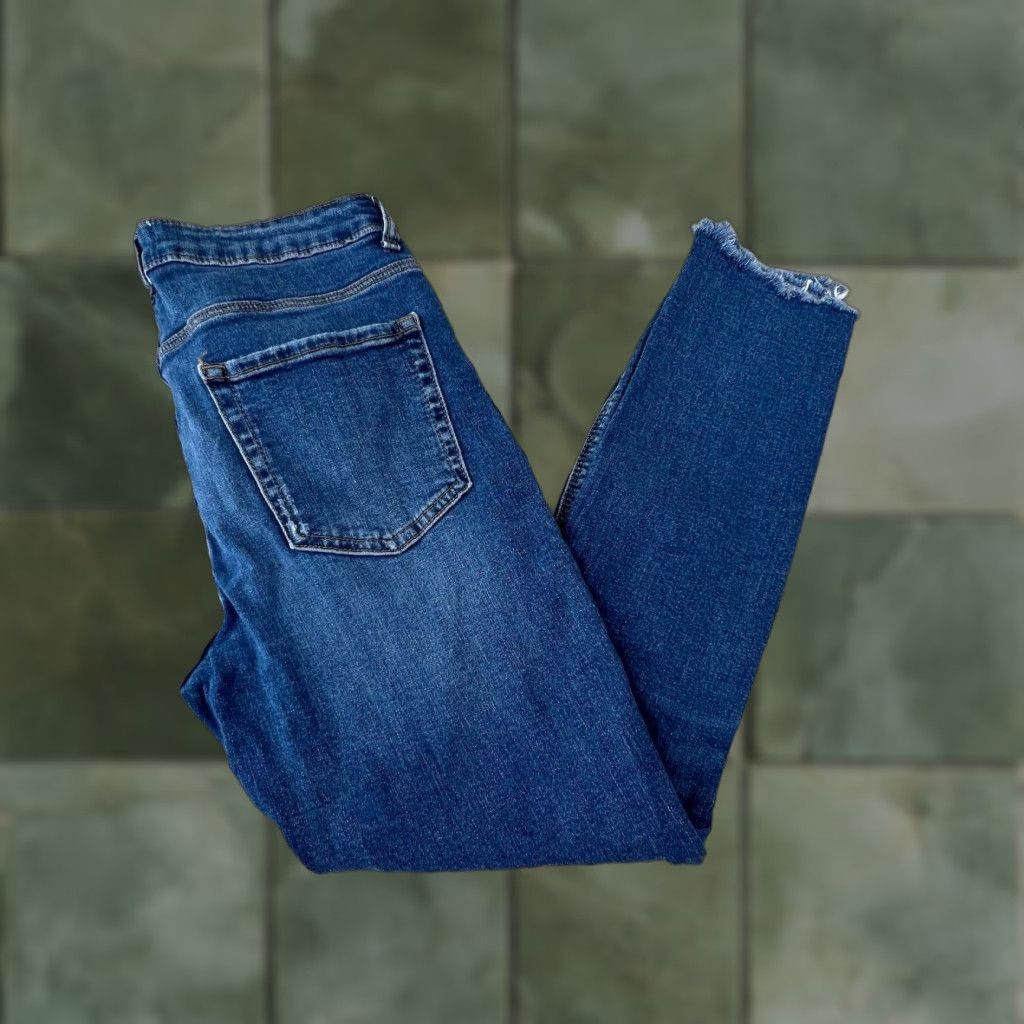 Forever 21 Forever 21 Womens 27 Medium Wash Skinny Jeans Distressed Denim Mid Rise Stretch Size 27" / US 4 / IT 40 - 1 Thumbnail