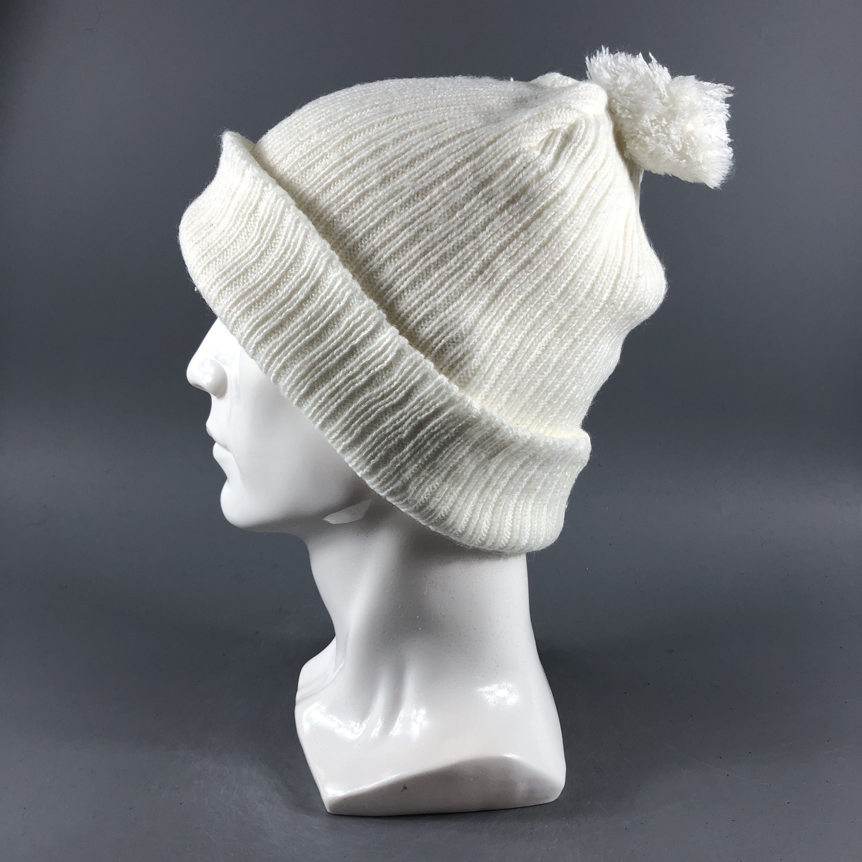 Japanese Brand × Vintage Unknown White Bobble Beanie Snow Hat Snow Cap -D731 Size ONE SIZE - 1 Thumbnail