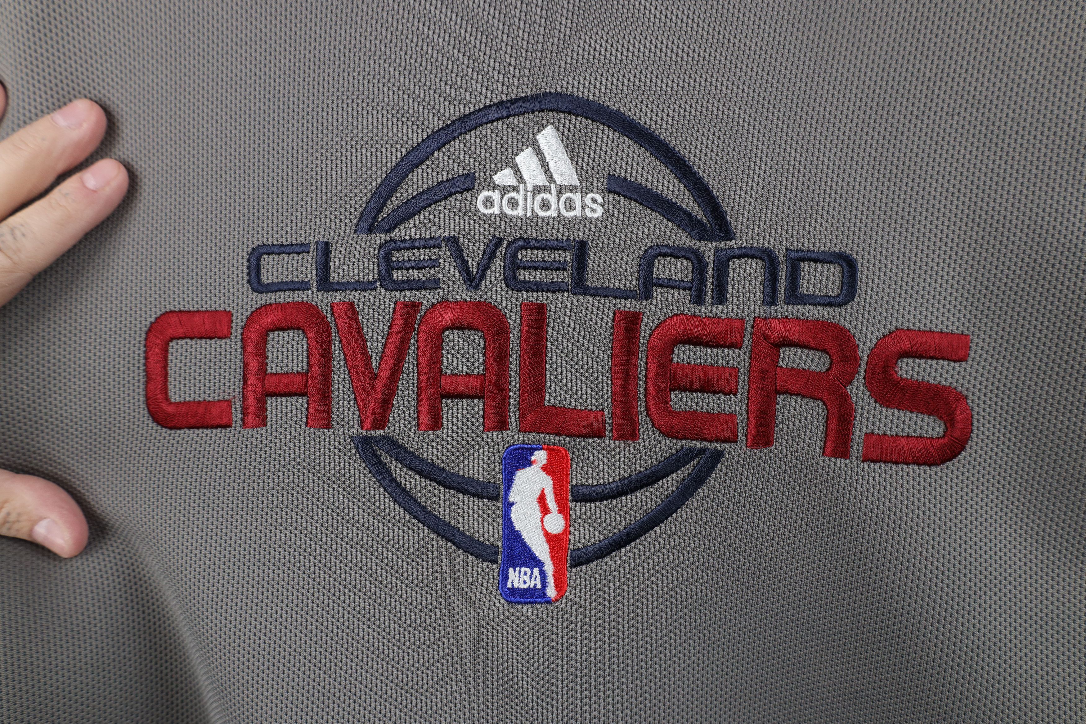 Adidas Vintage Y2K Adidas Cavaliers Basketball Hoodie Gray Size US XL / EU 56 / 4 - 4 Thumbnail
