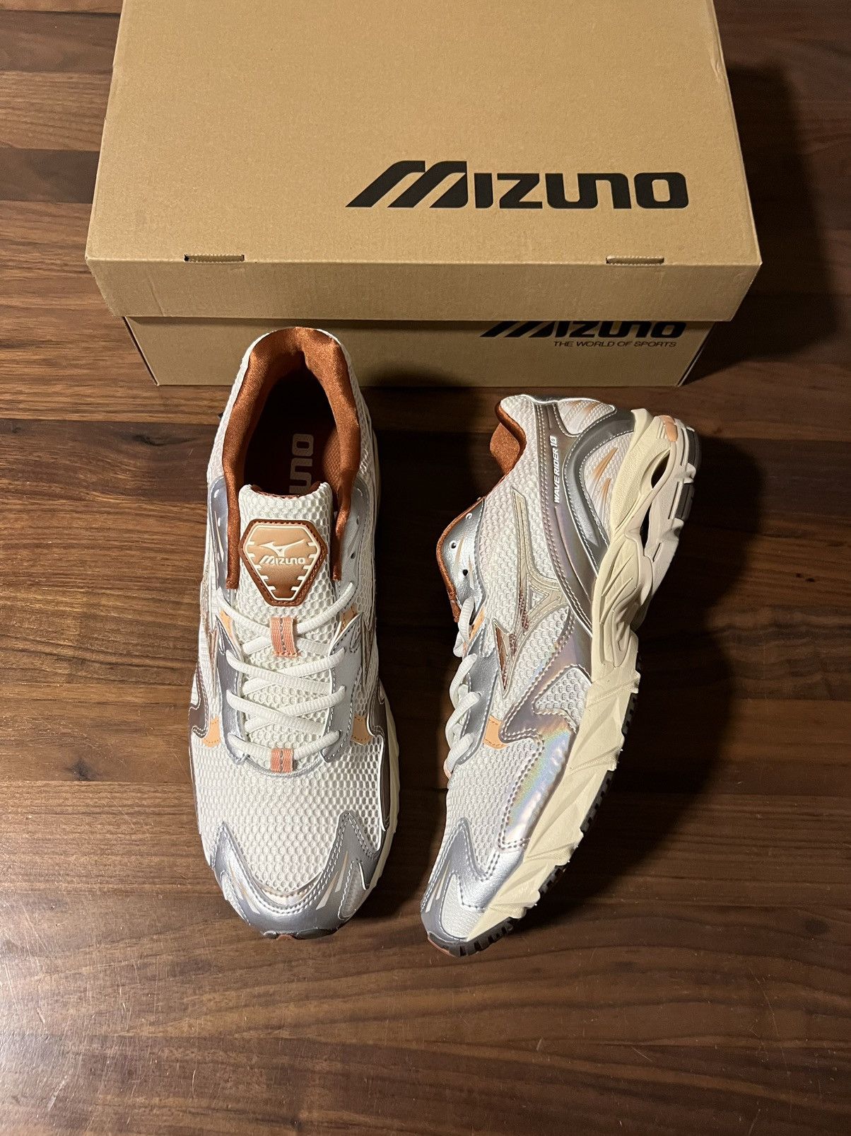 Mizuno Wave Rider 10 OG Shifting Sand” (D1GA243102) Size 11