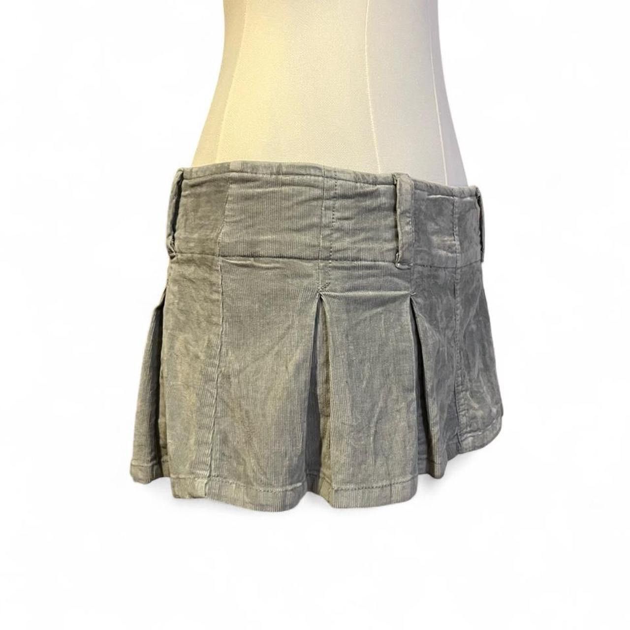 Free People Y2K Free People low waisted corduroy pleated mini skirt Size 25" / US 0 / IT 36 - 2 Thumbnail