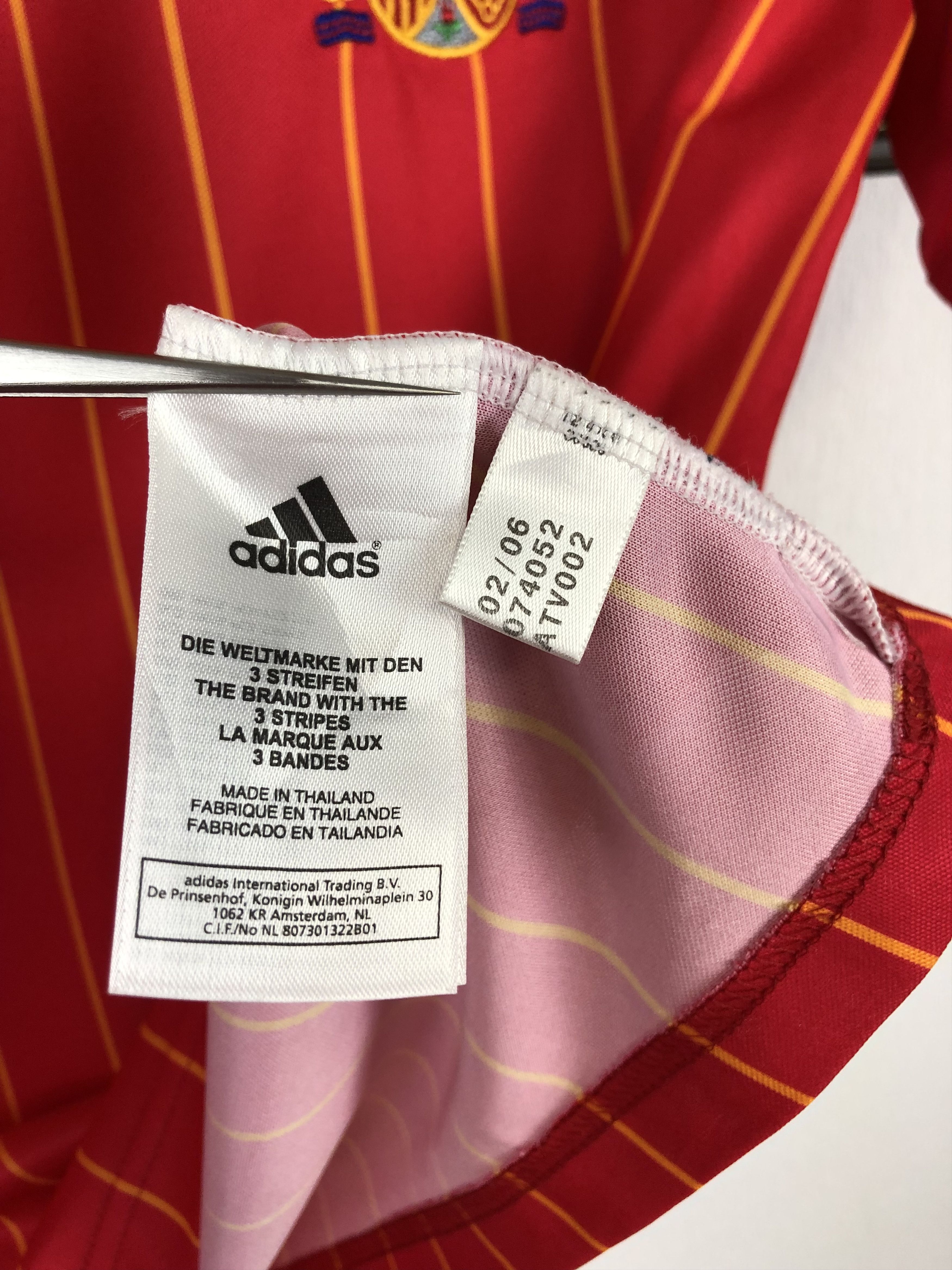 Adidas Spain Home football shirt 2005 Soccer Adidas Jersey Rare Size US S / EU 44-46 / 1 - 10 Thumbnail