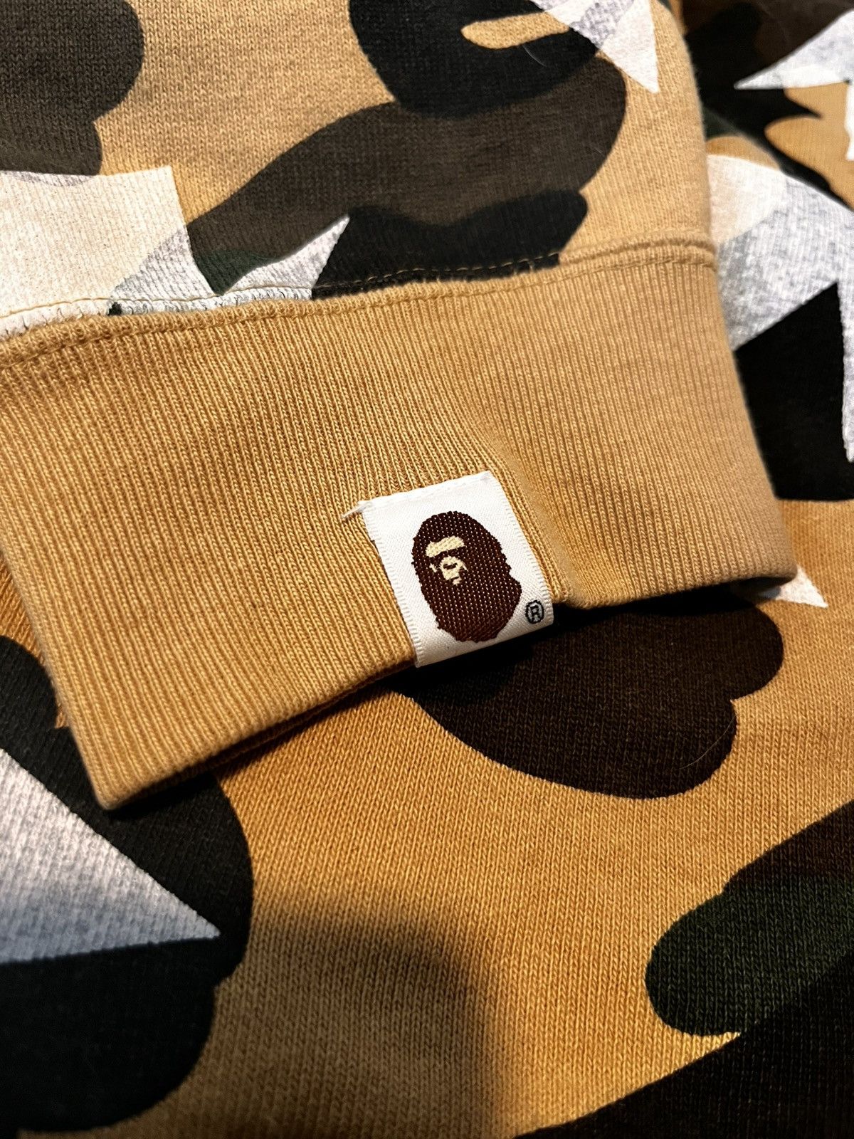 Bape Bape / A Bathing Ape 1st Camo Bapesta Crewneck Size US L / EU 52-54 / 3 - 5 Thumbnail