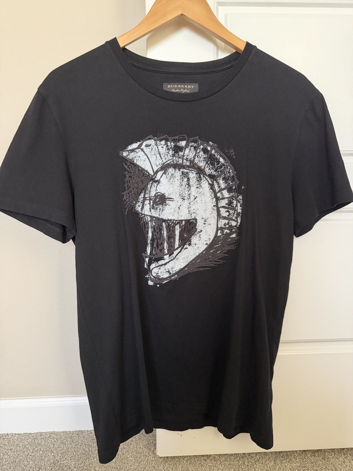 Burberry Burberry London Knight Helmet Graphic T-Shirt Black Size M Size US M / EU 48-50 / 2 - 1 Thumbnail