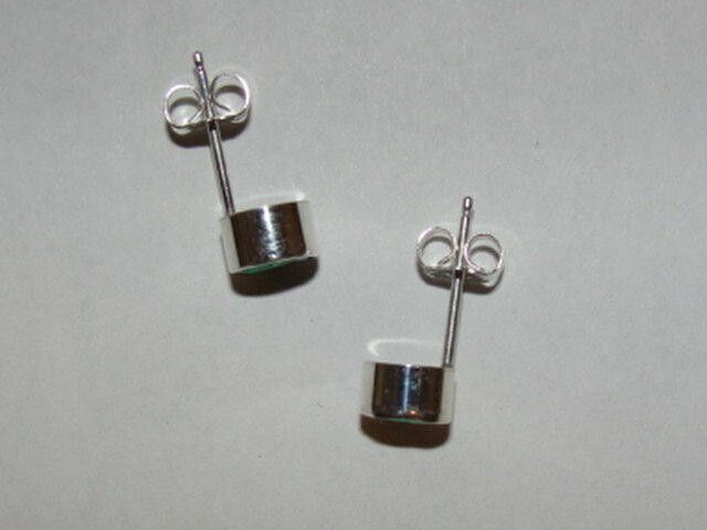 Designer Sterling Faceted Emerald Bezel Set Earrings Birthstone May Size ONE SIZE - 3 Thumbnail