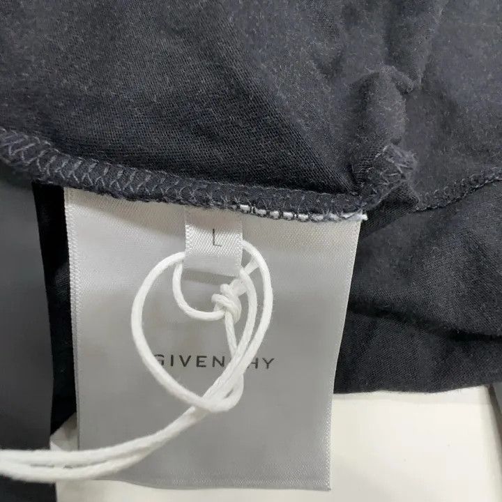 Givenchy Givenchy Givenchy SS23 Distressed Logo TShirt for Men -250 Size US L / EU 52-54 / 3 - 2 Thumbnail