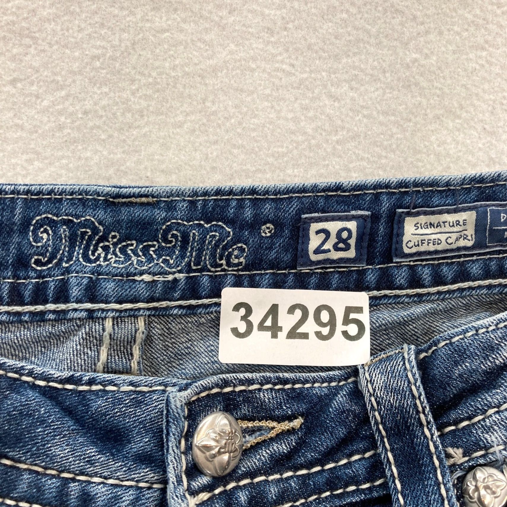 Miss Me Miss Me Cuffed Capri Jeans Women's 28 Blue Stretch Denim Embroidered Studded Capris Slim 5-Pocket Distressed Western Cowboy Rock Size 28" / US 6 / IT 42 - 6 Thumbnail