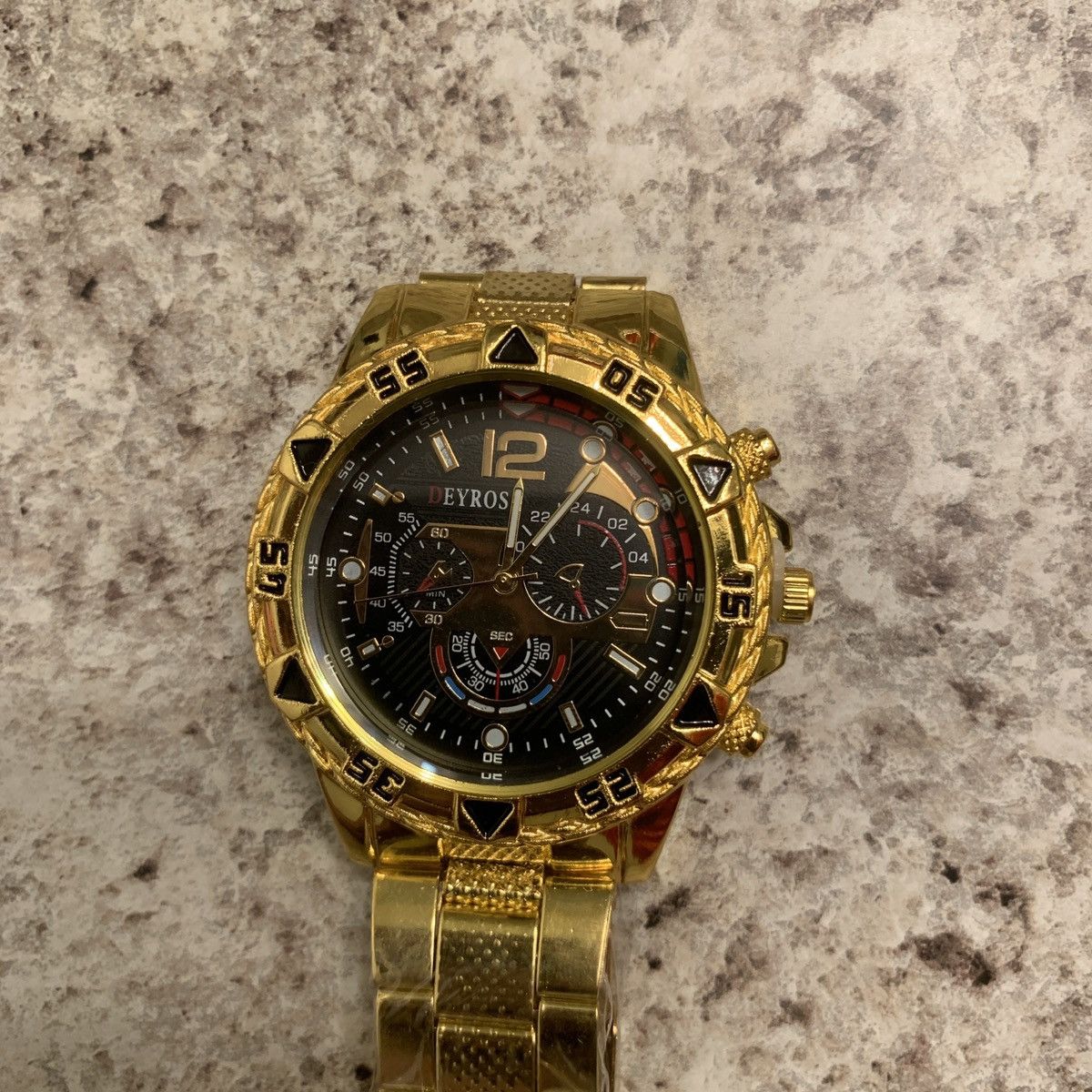 Other Gold and black watch with a cool design Size ONE SIZE - 2 Thumbnail