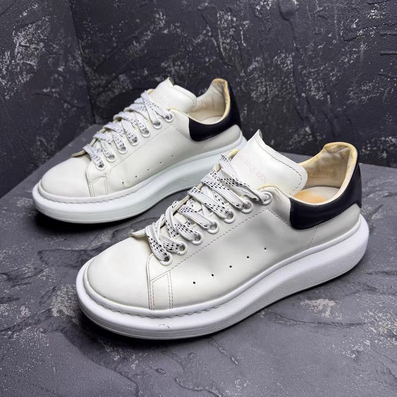Alexander McQueen Oversized Sneakers Black Heel Tab Q10 Size US 7 / EU 40 - 1 Thumbnail