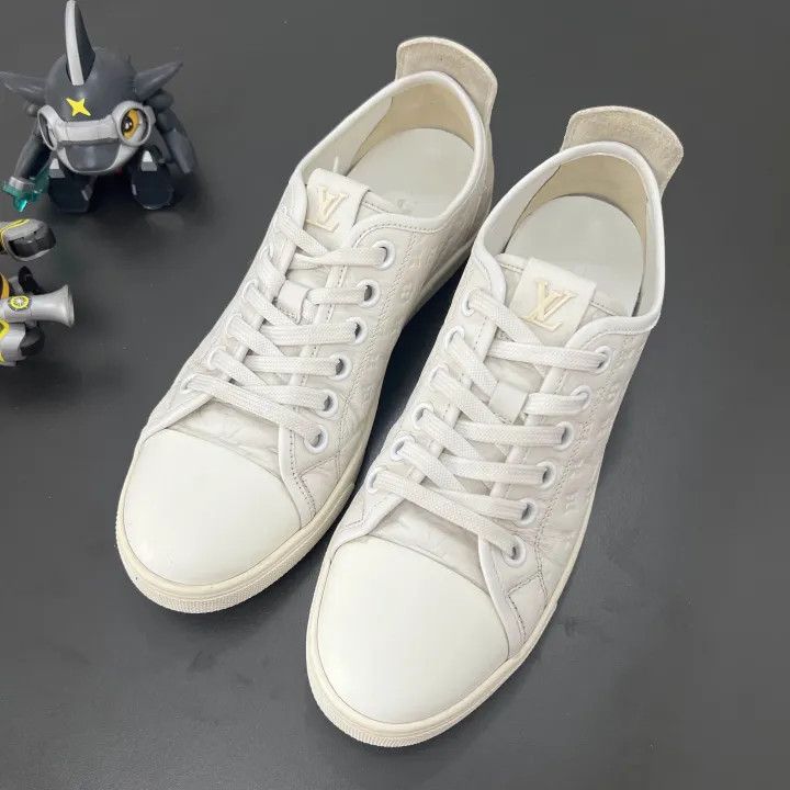 Louis Vuitton Louis Vuitton White Low-Top Slip-On Sneakers 0079 Size US 6 / IT 36 - 1 Thumbnail