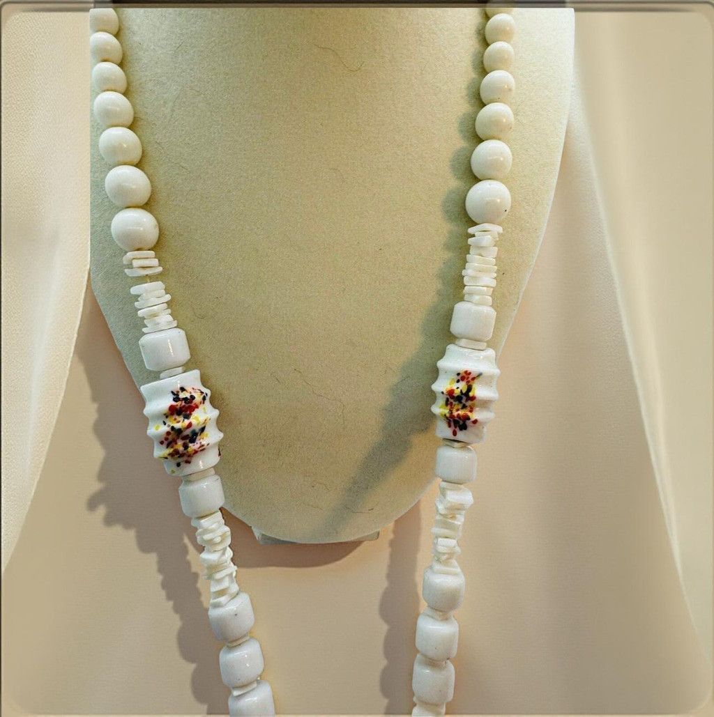 Other Vintage Milk Glass Beaded Necklace Mid Century Size ONE SIZE - 2 Thumbnail