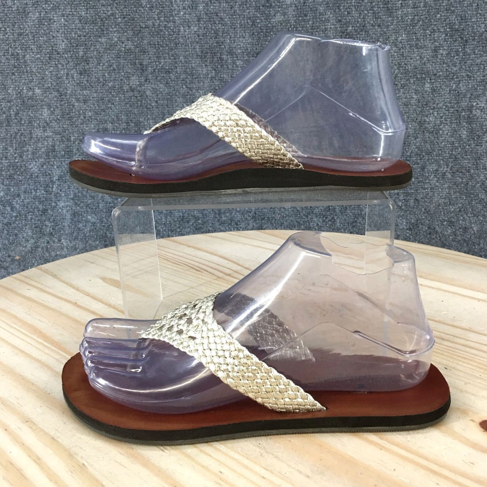 American Eagle Outfitters American Eagle Outfitters Sandals Womens 6 Thong Gold Wowen Toe-Post Casual Flat Size US 6 / IT 36 - 2 Thumbnail