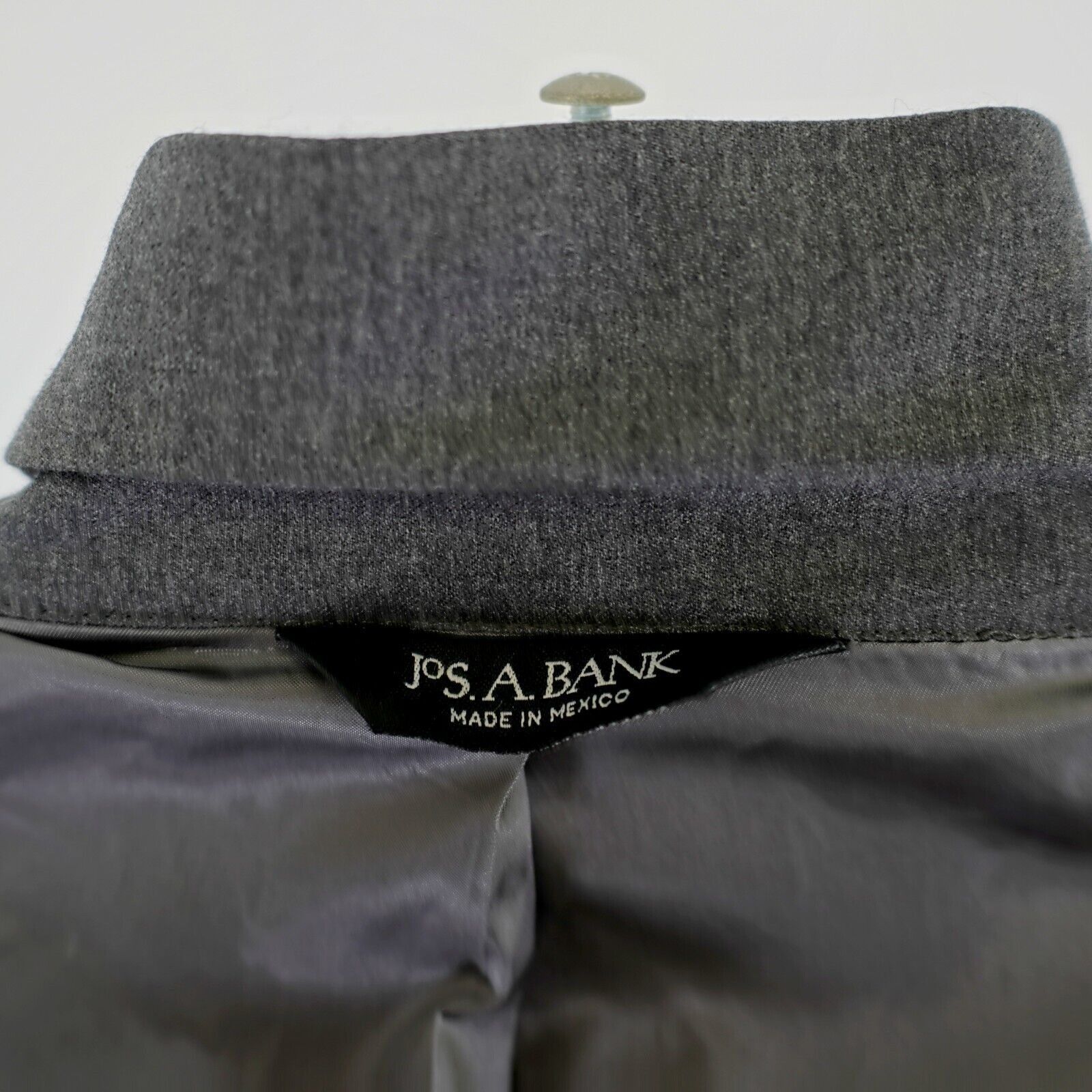 Jos. A. Bank DAMAGED Jos A Bank Portly Gray Wool 46R Tagged 46S 2 Button Size 46R - 11 Thumbnail