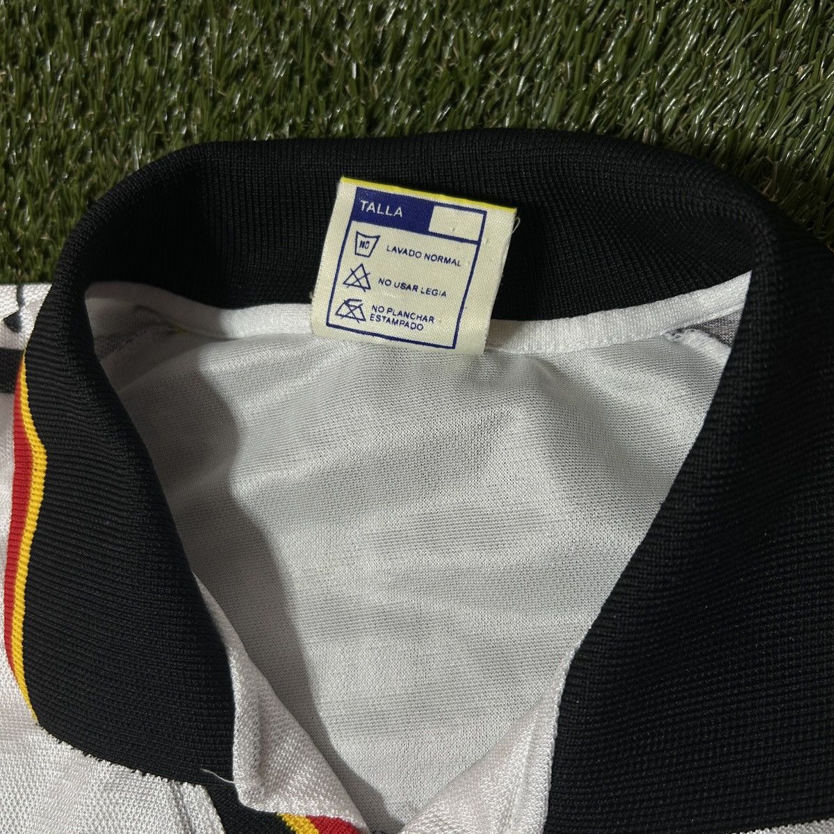 Other Vintage Valencia CF 90s Terra Mitica Betta Soccer Jersey Size US XL / EU 56 / 4 - 4 Thumbnail