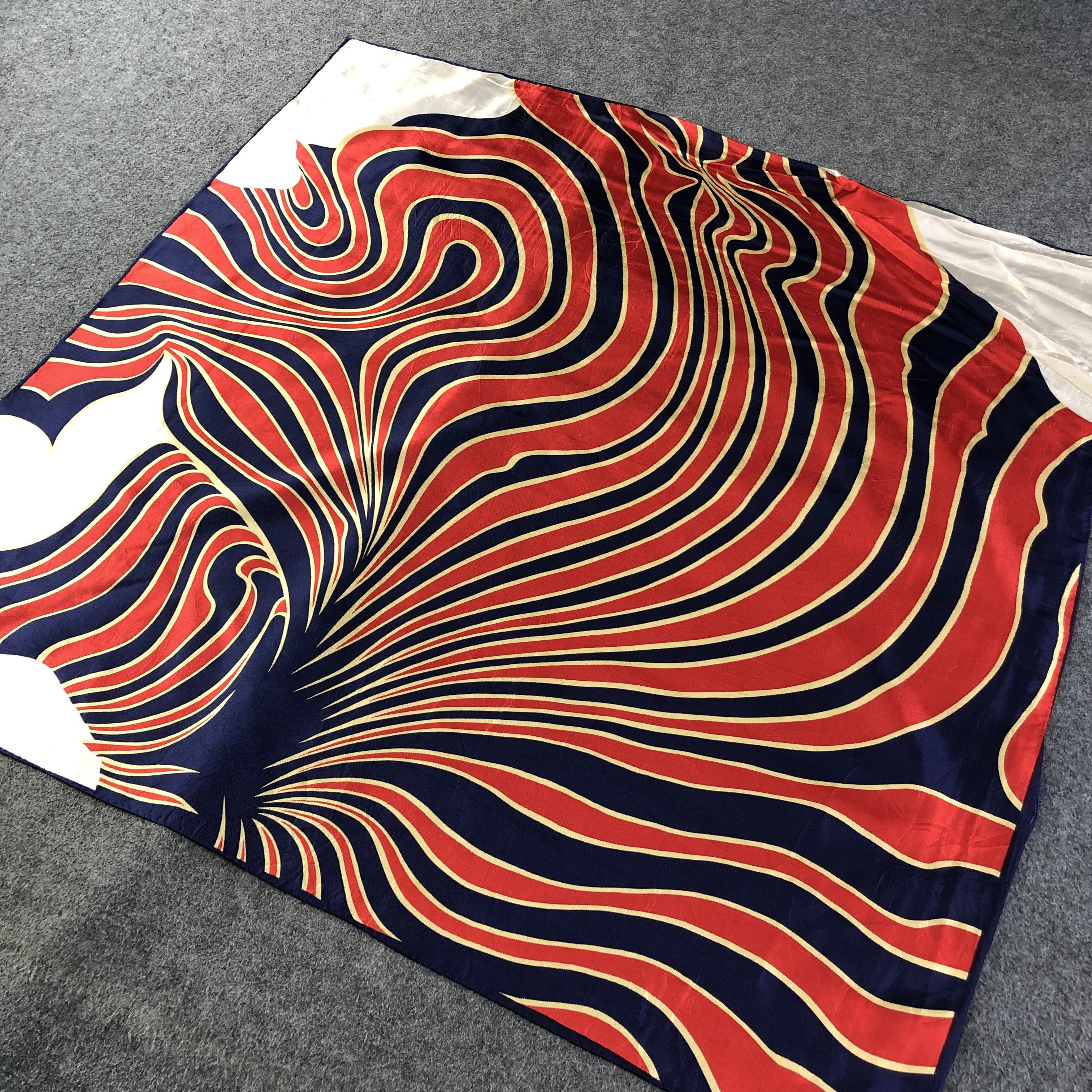 Japanese Brand Vintage Abstract Design Hand Rolled Silk Scarf M530 Size ONE SIZE - 2 Thumbnail