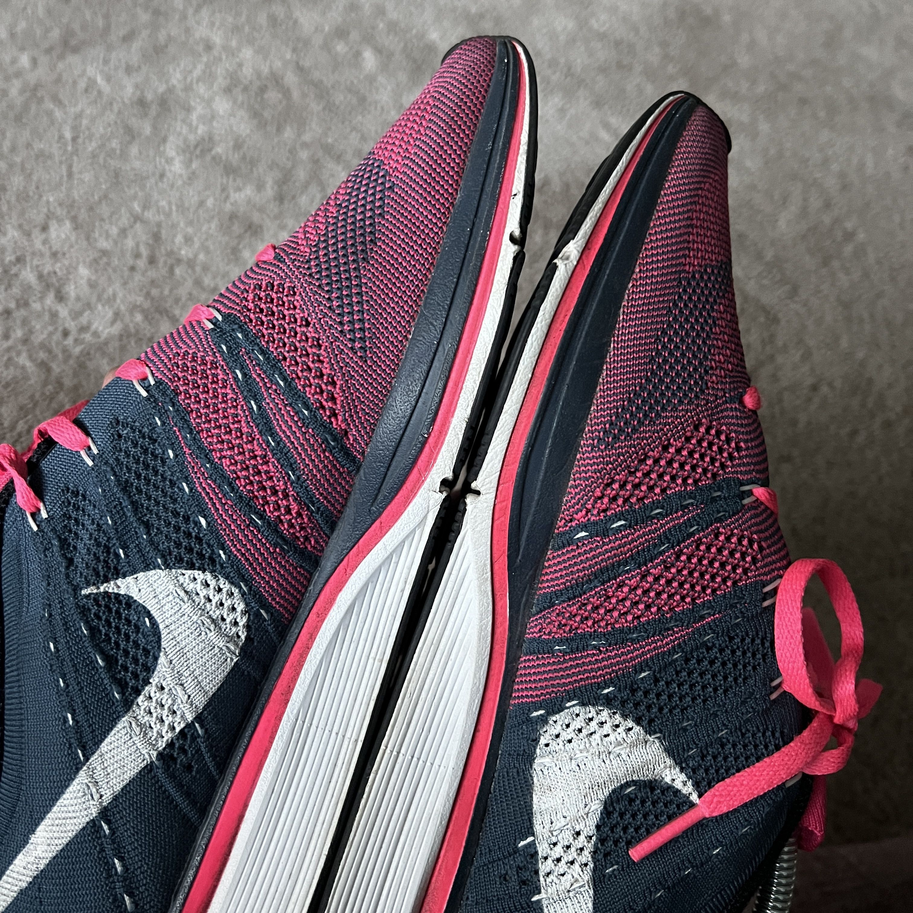 Nike Nike Flyknit Trainer Squadron Blue Racer Pink Size US 10 / EU 43 - 9 Thumbnail