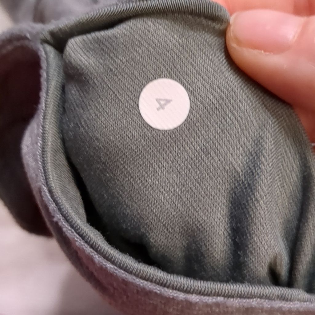 Lululemon Lululemon gray cropped leggings size 4 Size 27" / US 4 / IT 40 - 4 Thumbnail