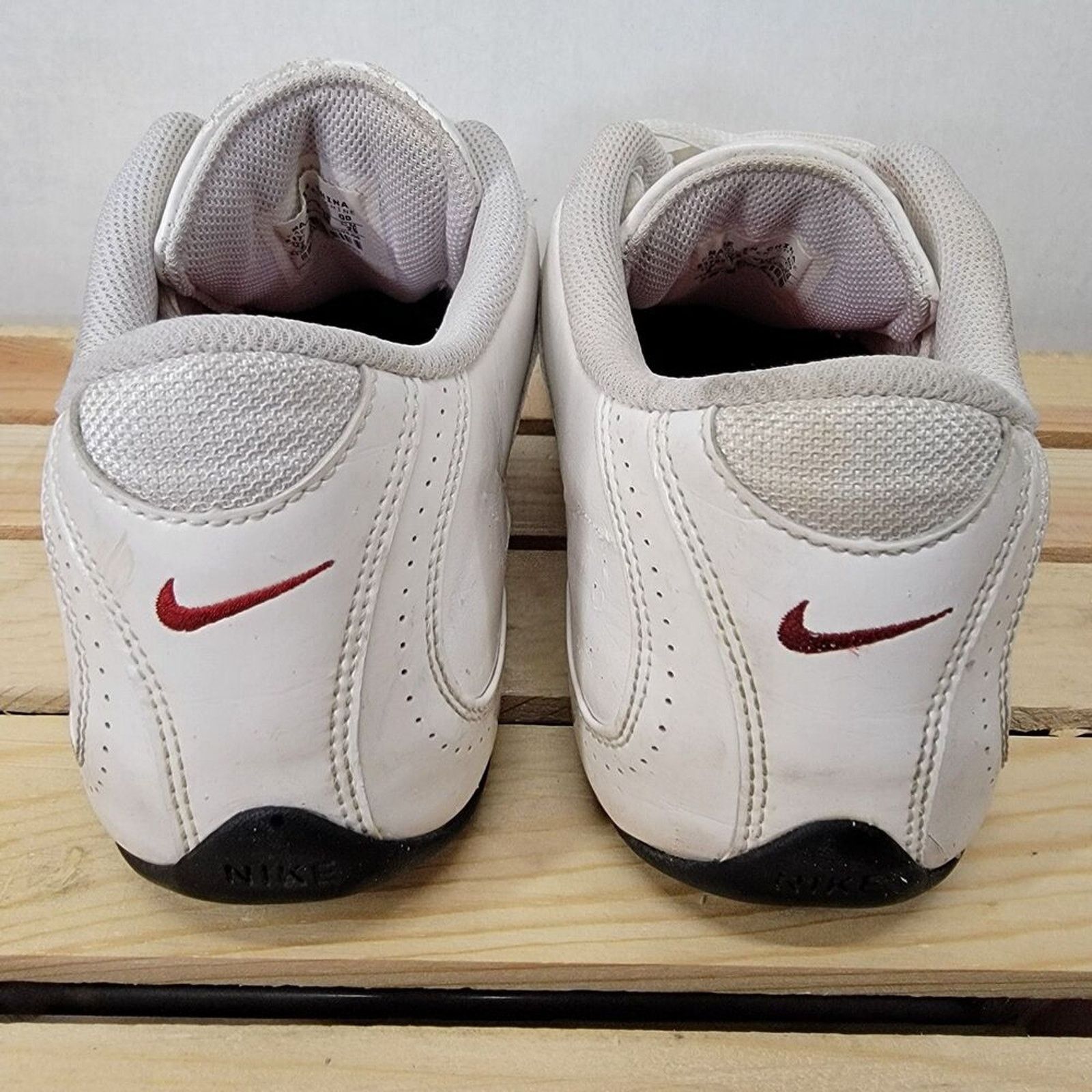 Nike Nike Non-Marking Sideline Athletic Shoes Red Swoosh - Size 8 Size US 8 / IT 38 - 2 Thumbnail