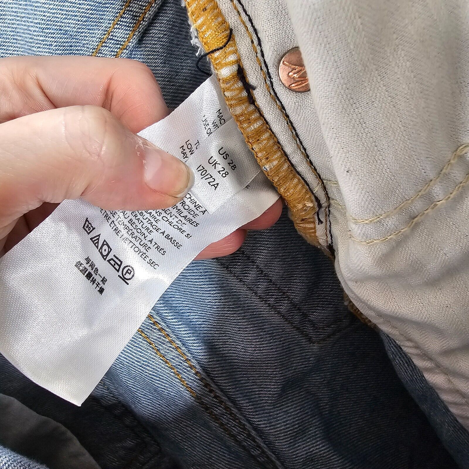 Other We The Free Med Wash Button-Fly Distress Raw Hem Crop Jean Size 28" / US 6 / IT 42 - 6 Thumbnail