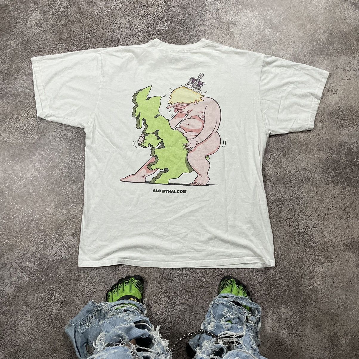 Vintage Vintage 90s Absurd Graphic Tee Sun Faded Skate Cream XXL Size US XXL / EU 58 / 5 - 1 Thumbnail