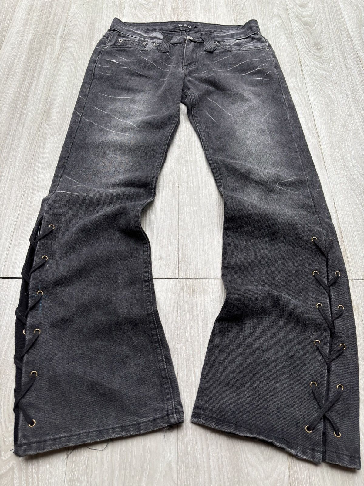 Japanese Brand KUI distressed splatter flare jeans Size US 30 / EU 46 - 1 Thumbnail